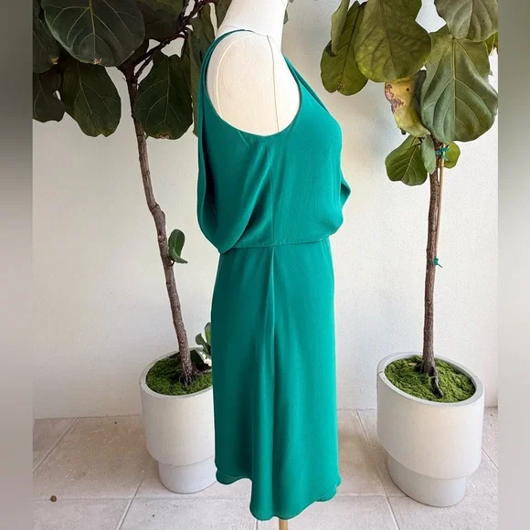 ‼️Vintage‼️ BCBGMaxAzria Rare gorgeous green One-Shoulder Dress, size 2 - Picture 2 of 11